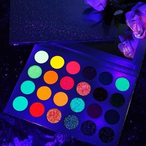 Olajulie glow in the dark eye palette